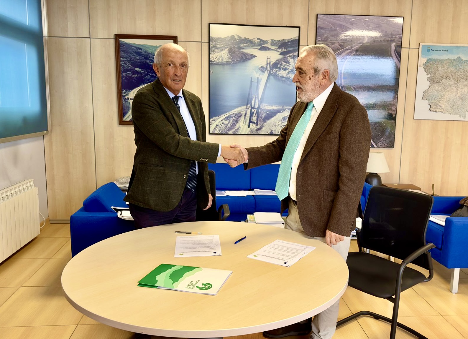 La Fundación Oso de Asturias y Aucalsa invertirán 60.000 euros en los próximos tres años en el estudio y adopción de medidas que minimicen los incidentes viarios con la fauna en la autopista del Huerna